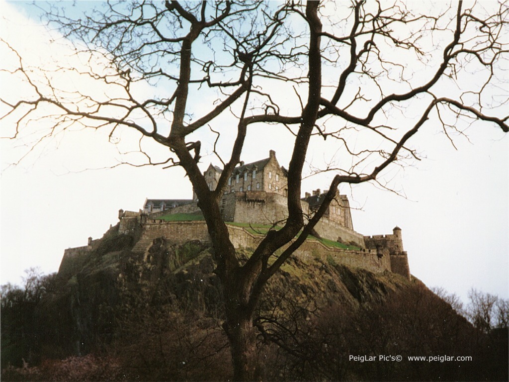 scotland edinburgh castle dt.jpg